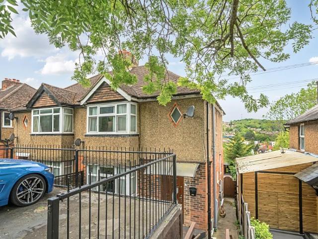 Flat for sale in Totteridge, Cressex