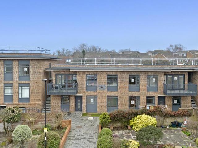 Flat for sale in Cockfosters, Greater London