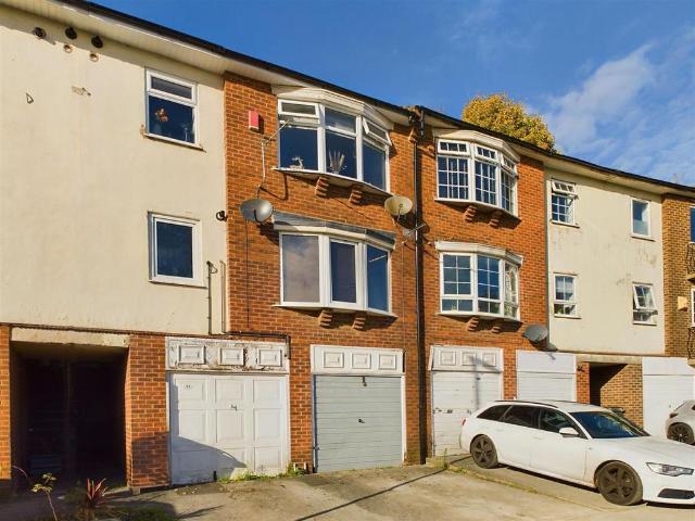 Flat for sale in Gedling, Isle Of Man