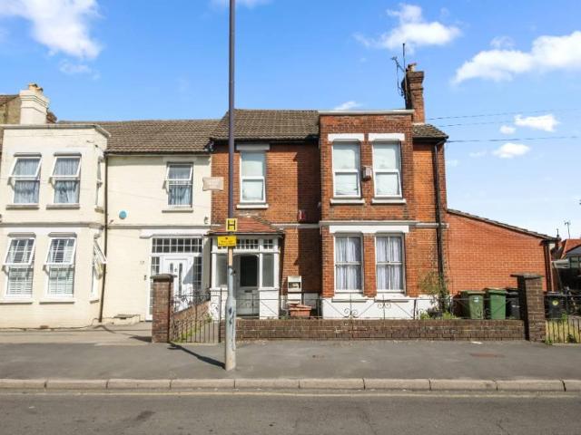 Flat for sale in Midway, Kent