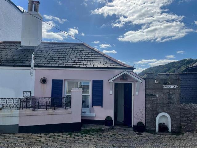 Flat for sale in Strode, Devon