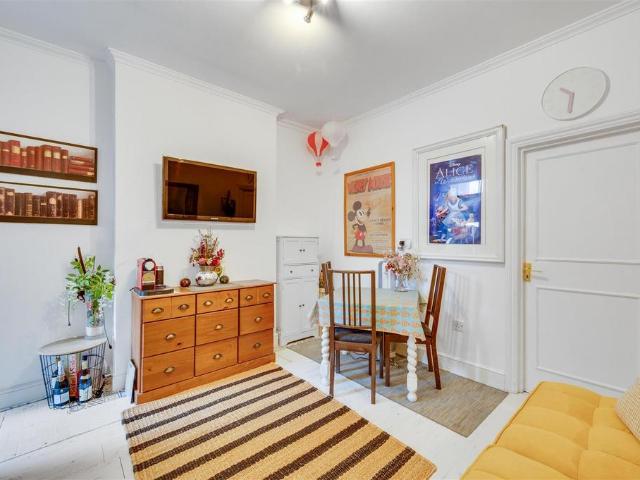 Flat for sale in Dollis Hill, Greater London