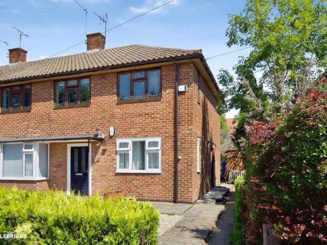 Flat for sale in Harold Hill, Greater London