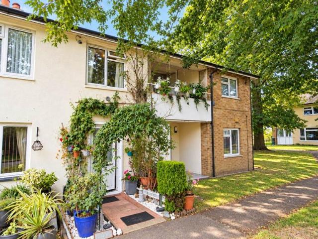 Flat for sale in Roe Green, Welwyn Hatfield
