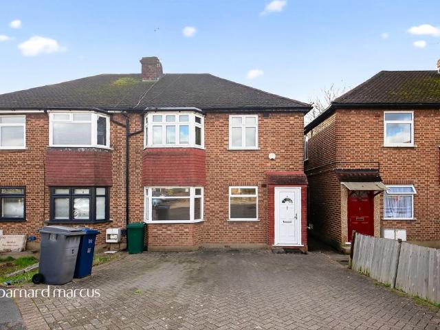 Flat for sale in Brunswick Park, Greater London