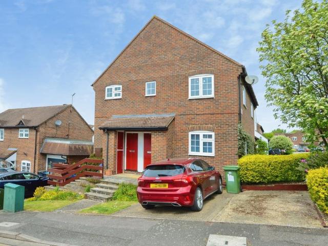 Flat for sale in Highfield, Pouchen End