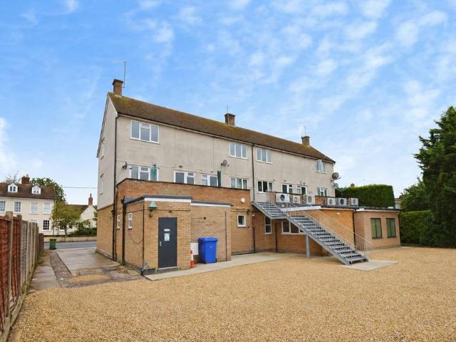 Flat for sale in Chalgrove, South Oxfordshire