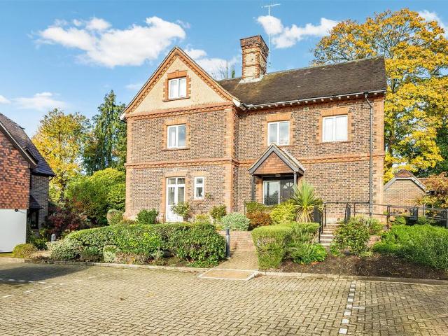 Flat for sale in Great Stoatley, Fole