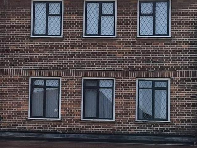 Flat for sale in Ewell, Surrey