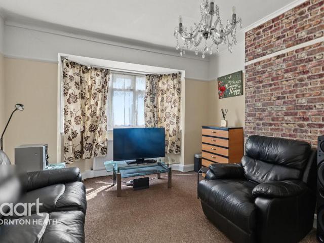 Flat for sale in London Borough of Croydon, Thornton Heath