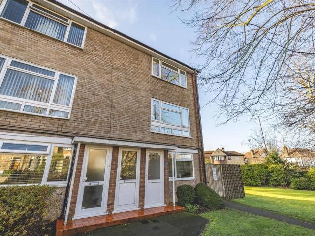 Flat for sale in Clewer Village, Windsor