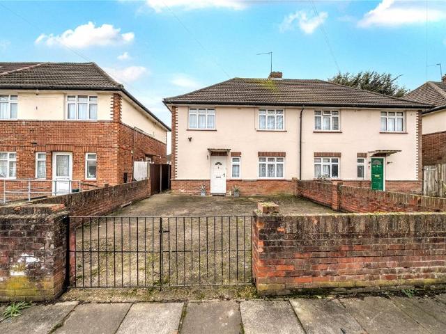 Flat for sale in Hayes, Greater London