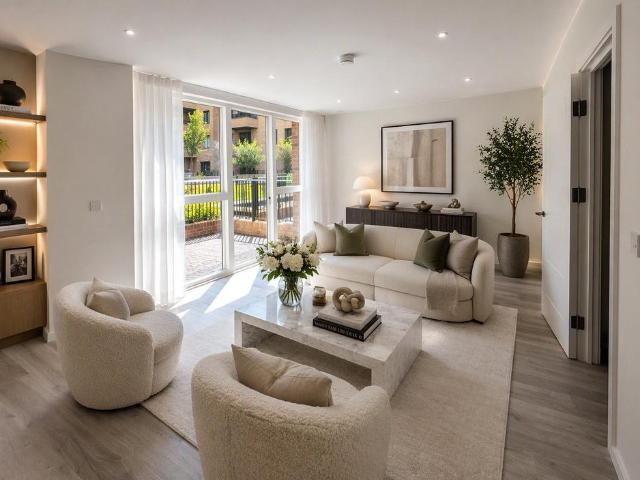 Flat for sale in Upper Edmonton, Greater London