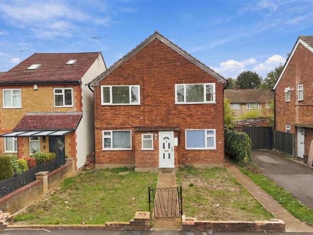 Flat for sale in Enfield Lock, Greater London