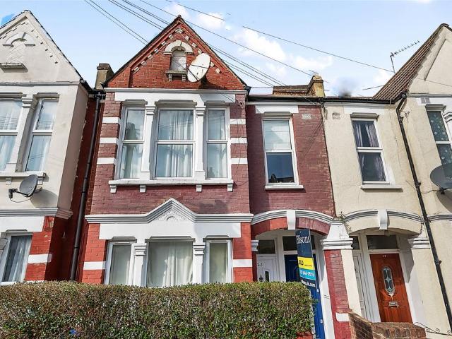 Flat for sale in London Borough of Merton, Mitcham