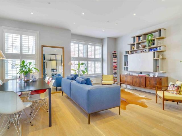 Flat for sale in Fulham, Greater London