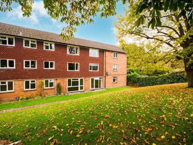 Flat for sale in Westborough, Surrey
