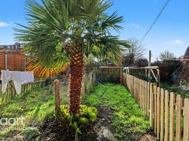 Flat for sale in London Borough of Croydon, Thornton Heath