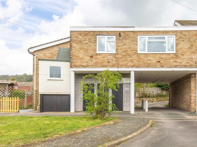 Flat for sale in Oxted, Hillview