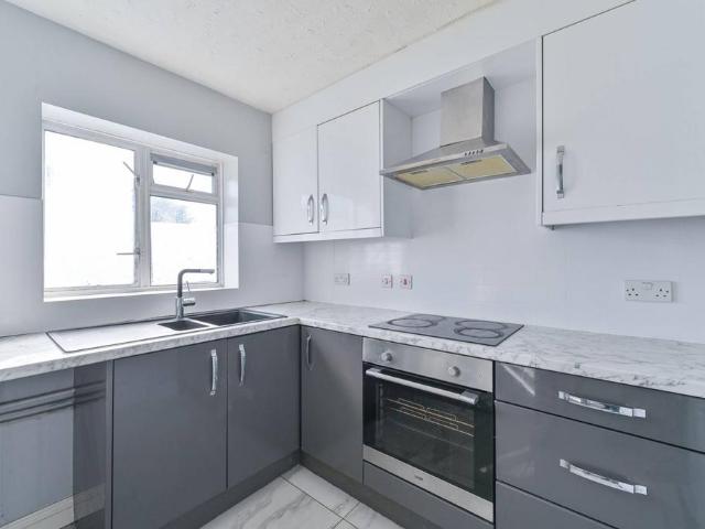 Flat for sale in London Borough of Croydon, Thornton Heath
