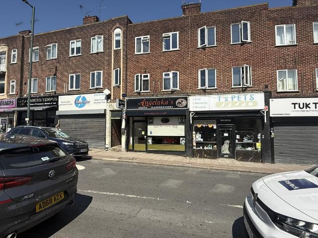 Flat for sale in East Barnet, Greater London