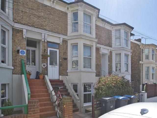 Flat for sale in Tower Hamlets, Ash