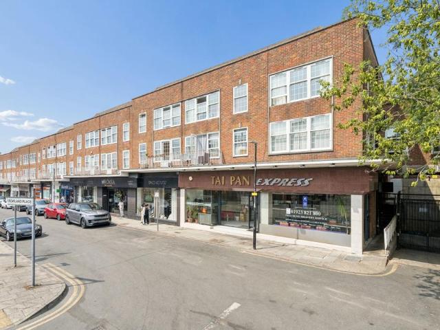 Flat for sale in Northwood Green Lane, Greater London