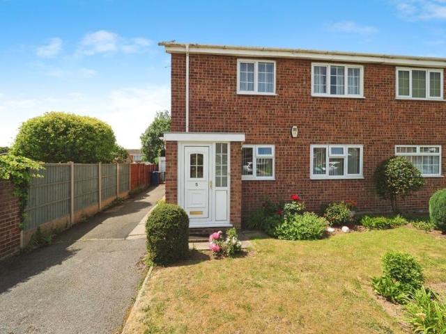 Flat for sale in Winshill, Beamhurst