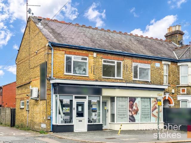 Flat for sale in Broxbourne, Hertfordshire