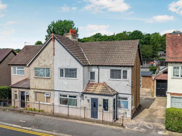 Flat for sale in Hooley, Red Hill