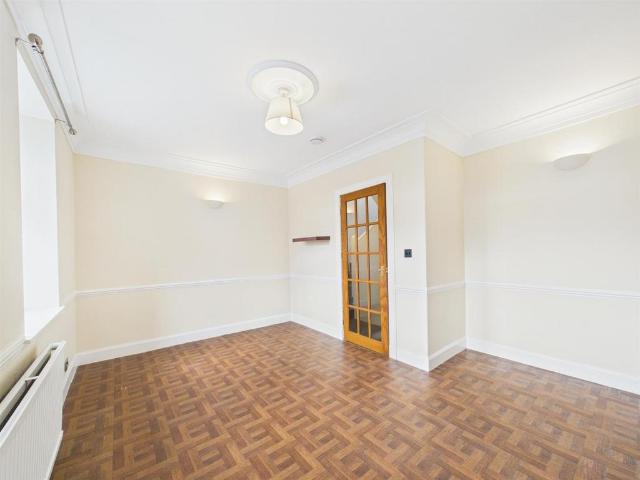 Flat for sale in Bridge Of Earn, Scotland