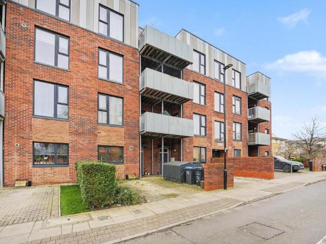 Flat for sale in Carterhatch, Greater London