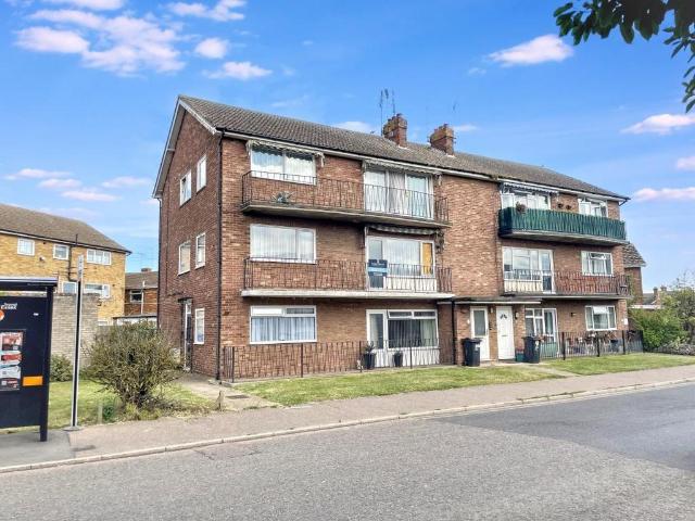Flat for sale in Dale Hill, Essex