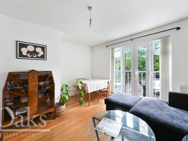 Flat for sale in West Norwood, Greater London