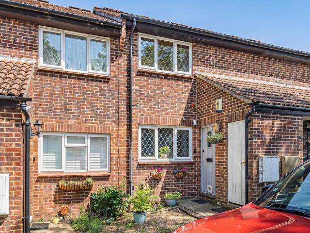 Flat for sale in Roundshaw, Greater London
