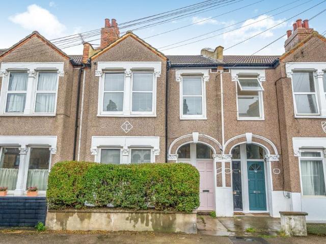 Flat for sale in Bell Green, Greater London