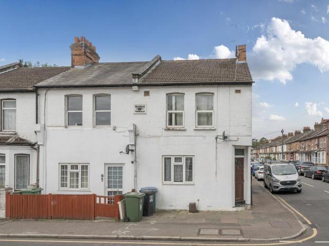 Flat for sale in North Watford