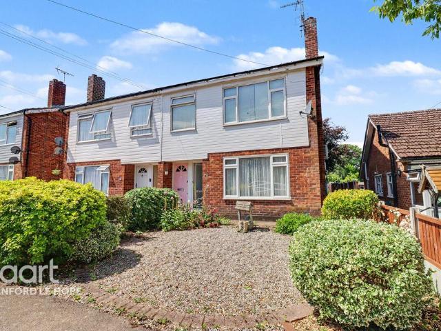 Flat for sale in Essex