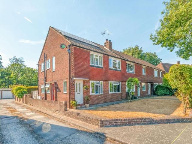 Flat for sale in Iver, Iver Heath
