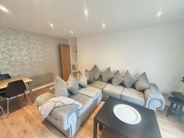 Flat for sale in Nangreaves, Wales