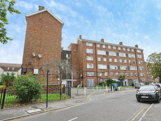 Flat for sale in London Borough of Lewisham, Greater London