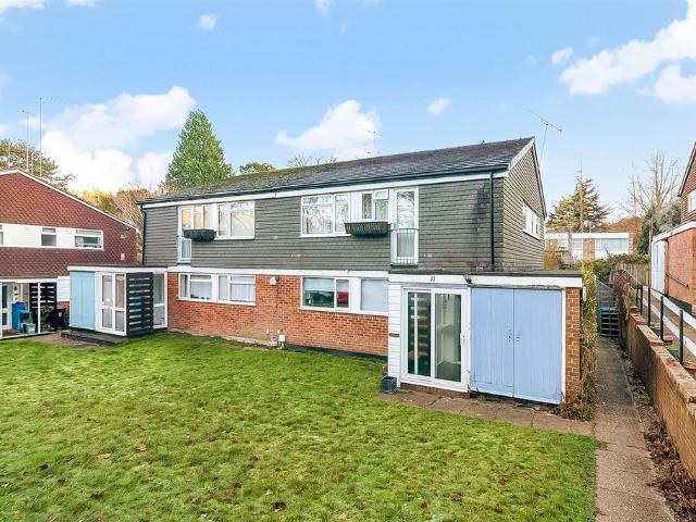 Flat for sale in Caterham Valley, Hillview