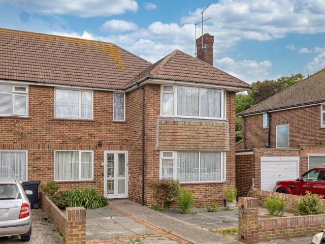 Flat for sale in East Cliff, Acol