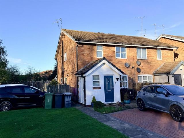 Flat for sale in Camp Hill, Warwickshire