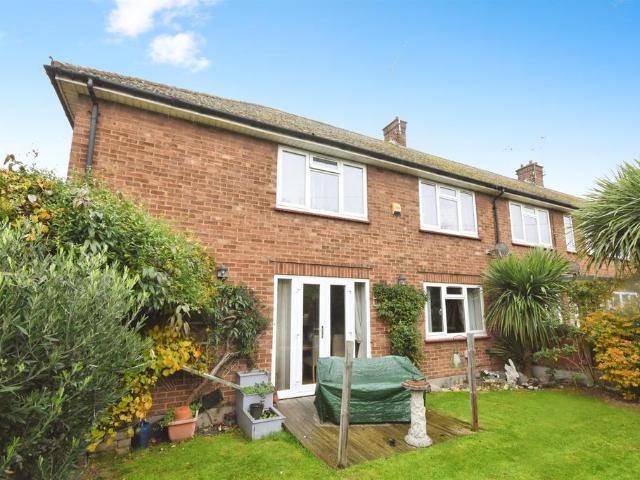 Flat for sale in Hutton Mount, Navestock Side