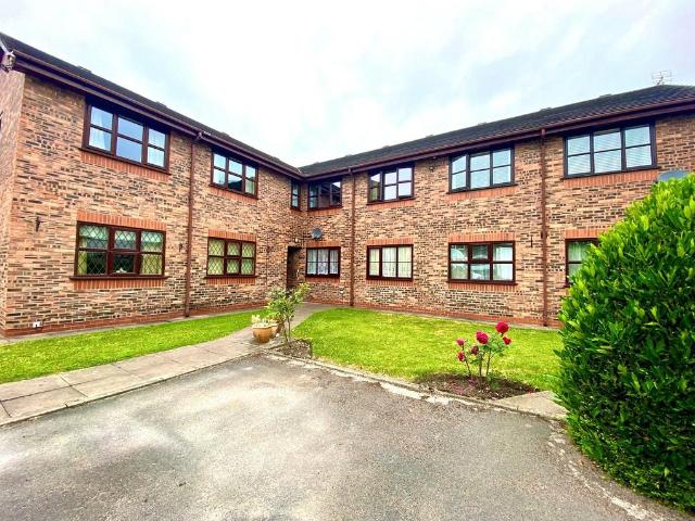 Flat for sale in Hazel Grove, Greater Manchester