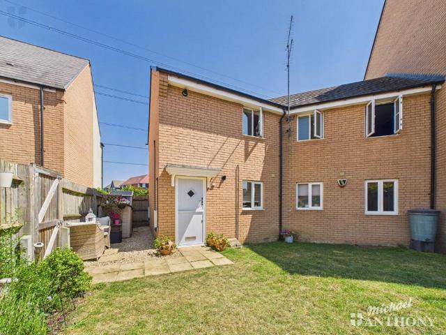 Flat for sale in Berryfield, Buckinghamshire