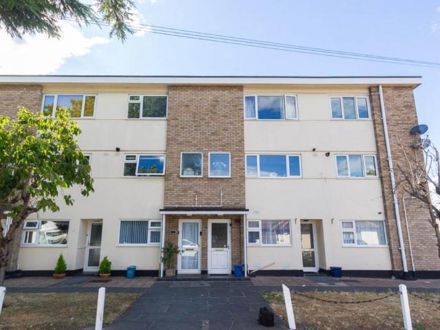 Flat for sale in Alton Barnes, Essex