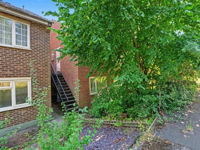 Flat for sale in Gedling, East Midlands