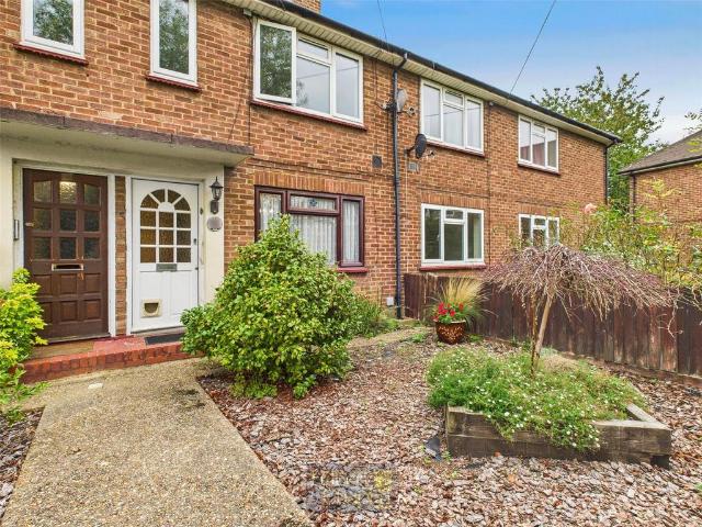 Flat for sale in Hutton Mount, Navestock Side